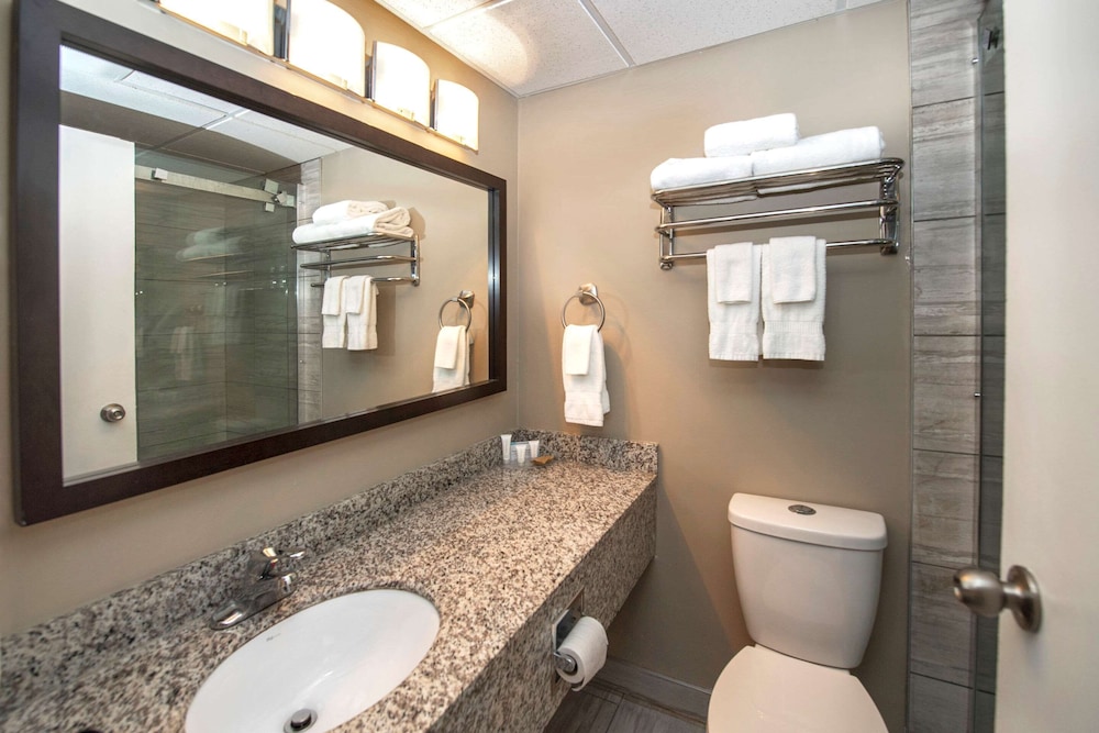 Suite, 1 King Bed, Non Smoking, Hot Tub - Photo 6