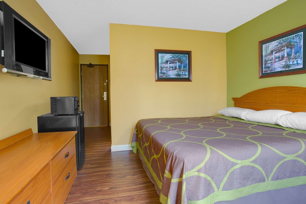 Room, 1 King Bed, Non Smoking - Photo 4
