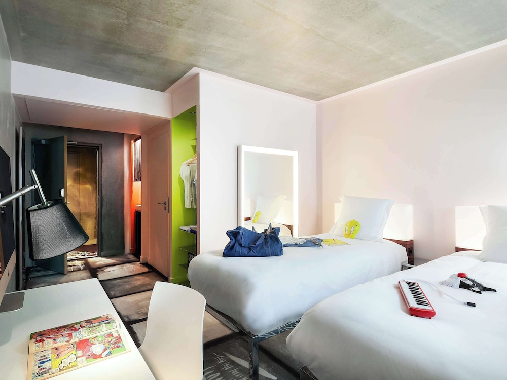 Twin Room, 2 Twin Beds (Medium Mama)