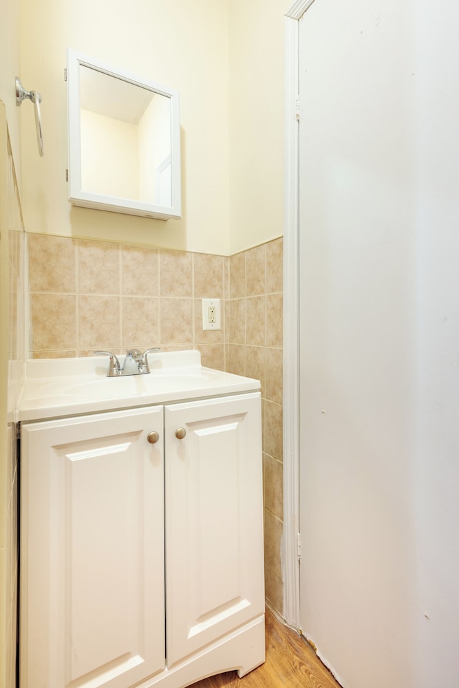 Comfort Single Room, 1 Twin Bed (Spacious Closet) photo 3