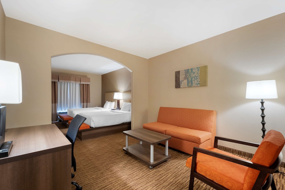 Suite, 2 Double Beds, Non Smoking, Refrigerator & Microwave - Photo 2