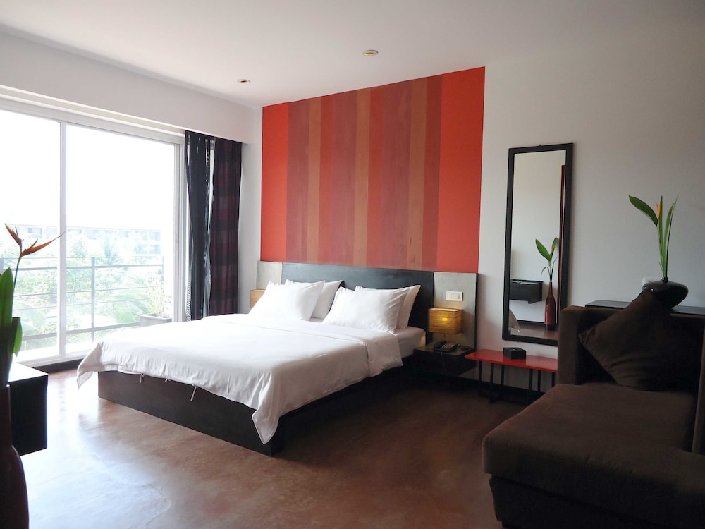 Suite, 1 King Bed (Men Only) photo 2