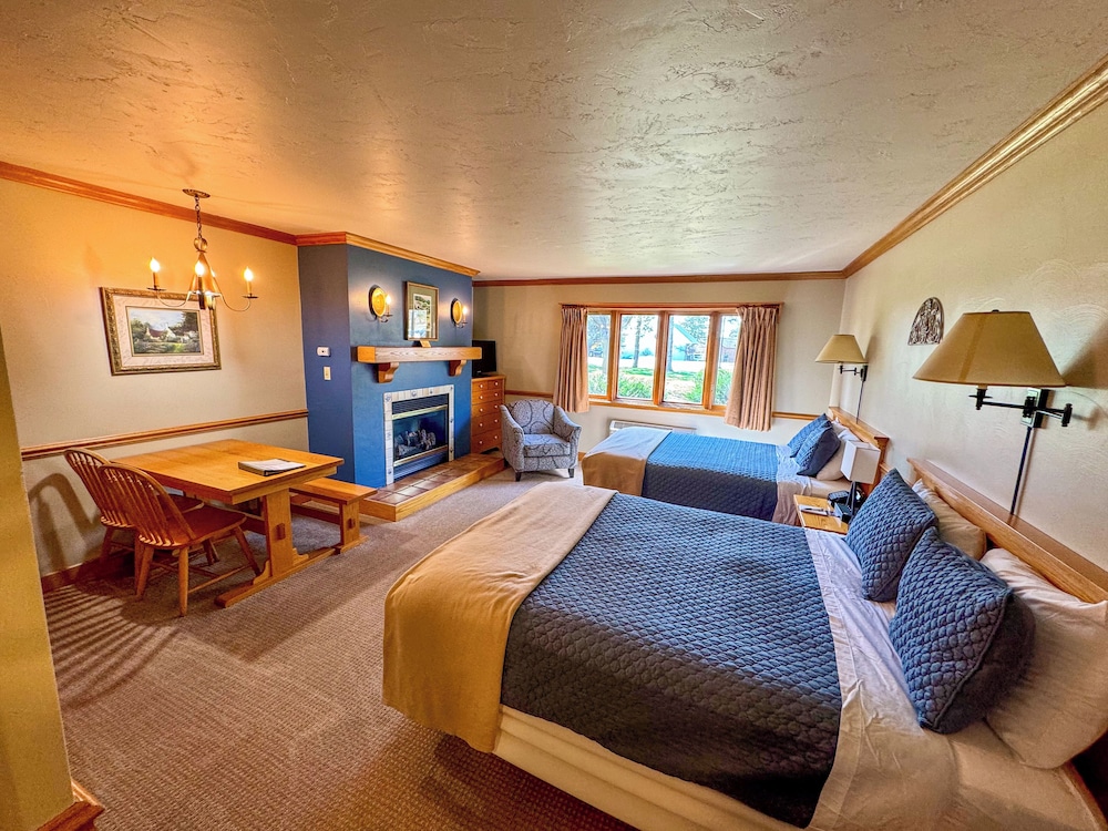 Room, 2 Queen Beds (Courtyard) photo 3