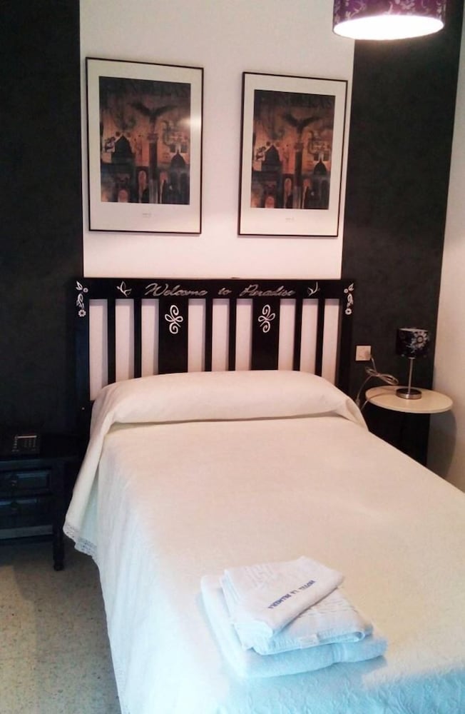 Single Room photo 3