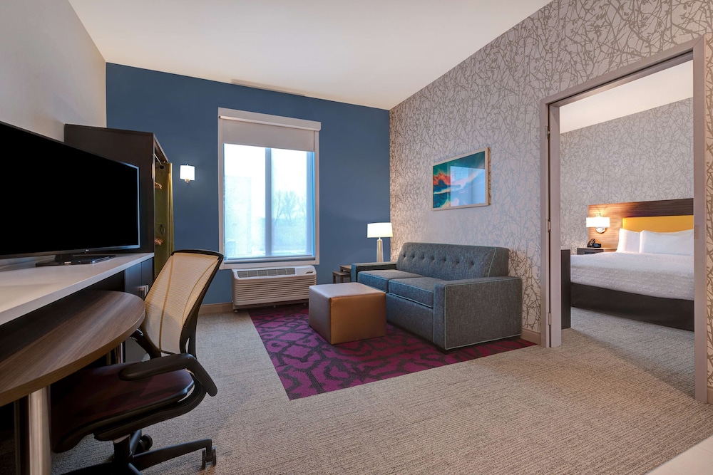 Suite, 1 King Bed, Accessible (Mobility, 3x3 Shower) - Photo 9