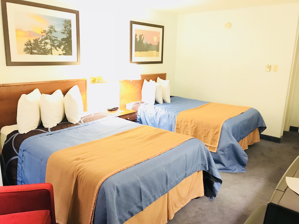 Standard Room, 2 Queen Beds, Non Smoking photo 2
