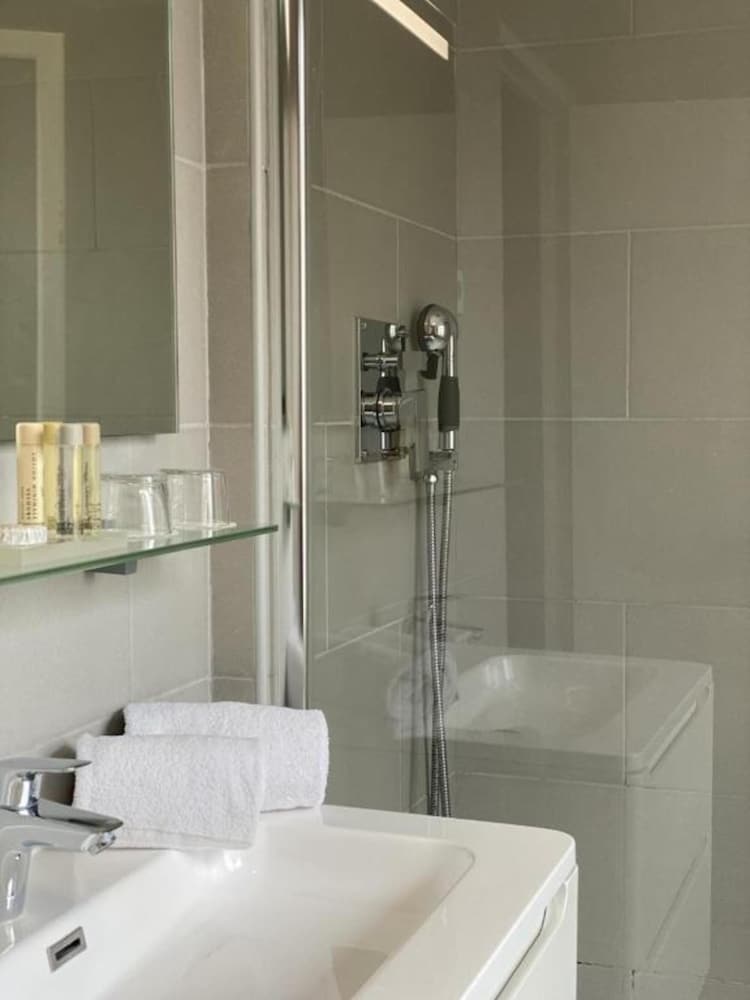 Large Junior Suite - Photo 6