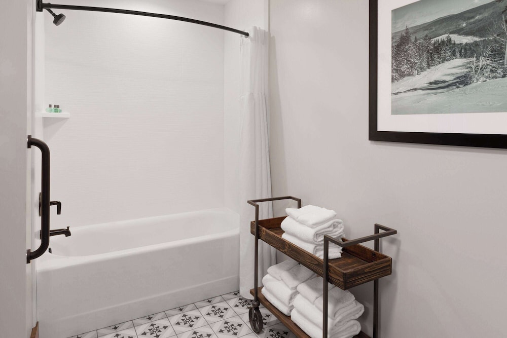 Suite, 1 King Bed with Sofa bed, Mobility Accessible (Lodge, Sunset View, Tub w/ Grab Bars) - Photo 6
