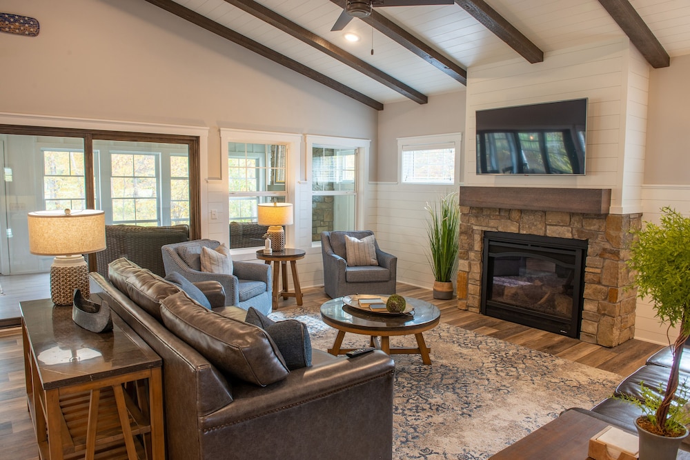 584 - 4 Bdrm Fairway Pines