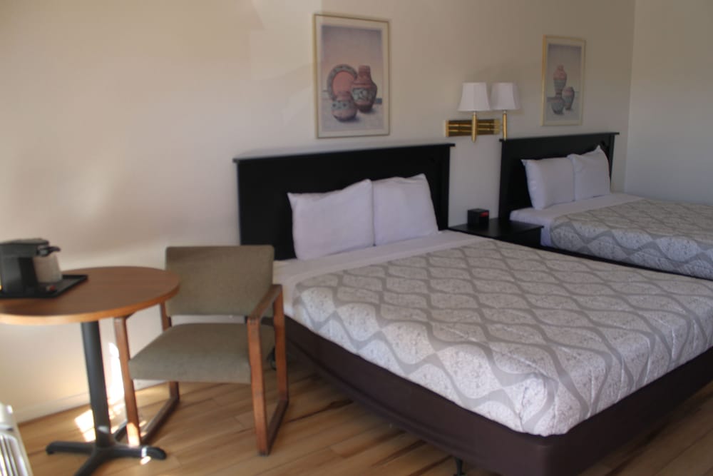 Standard Room, 2 Queen Beds, Non Smoking - Photo 1
