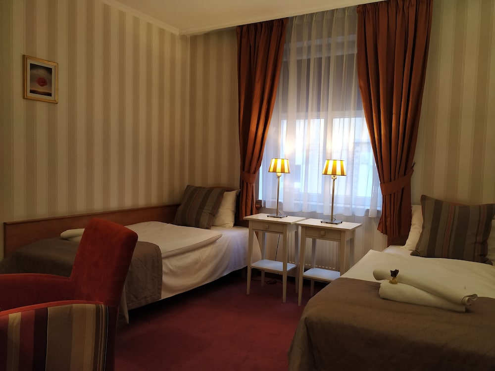 Standard Twin Room photo 3