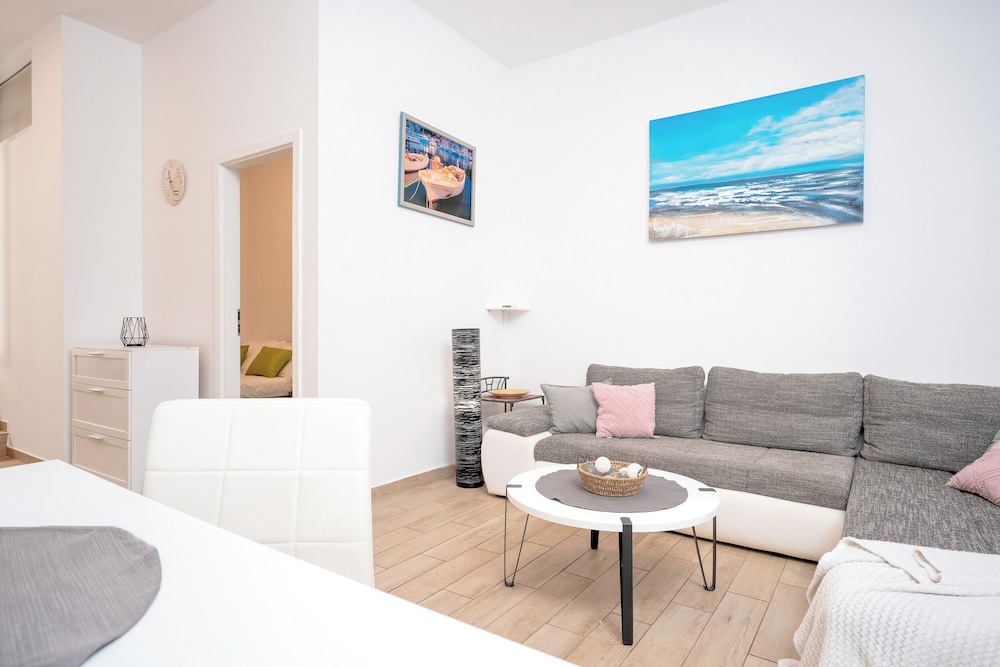 Family Apartment, Beachfront photo 1