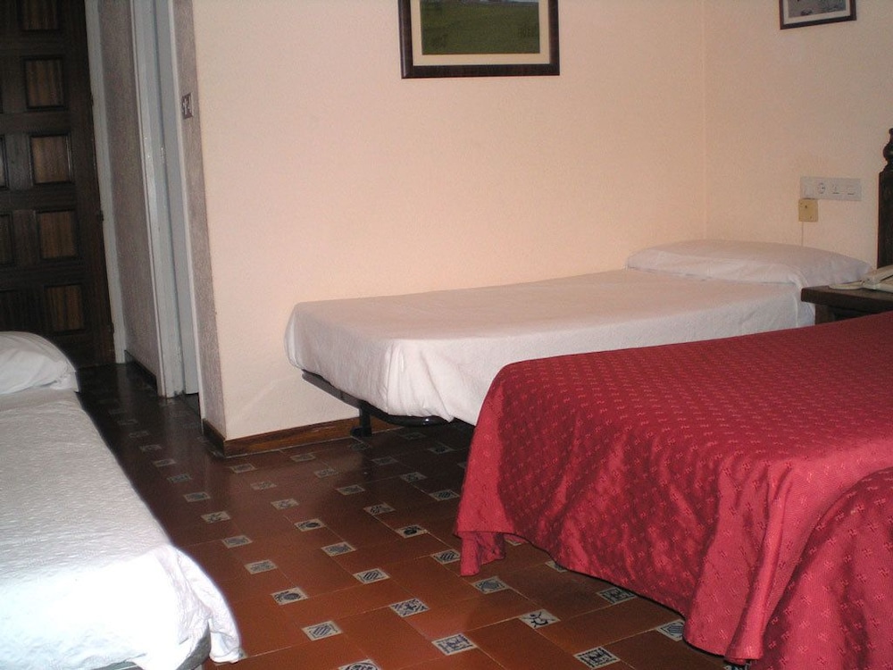 Double or Twin Room photo 3