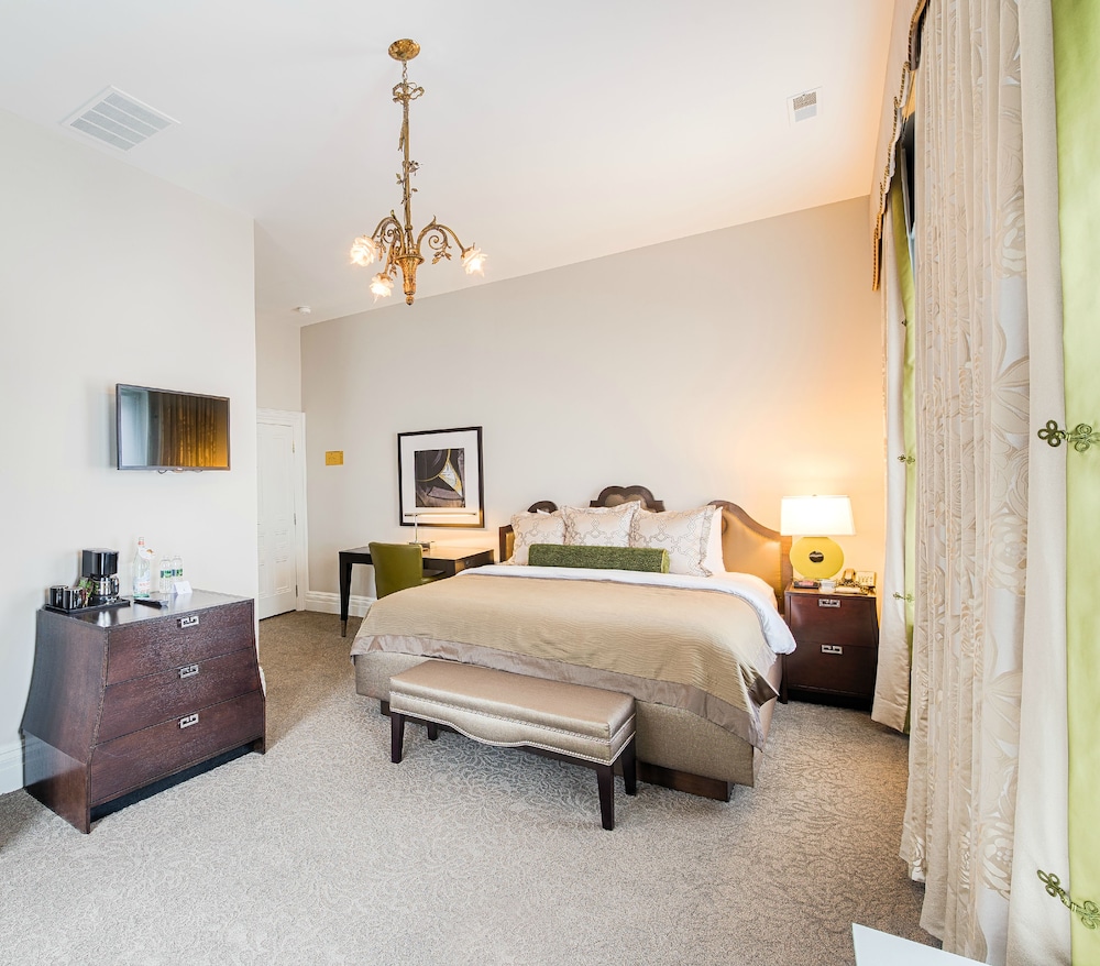 Deluxe Room, 1 Queen Bed - Photo 1