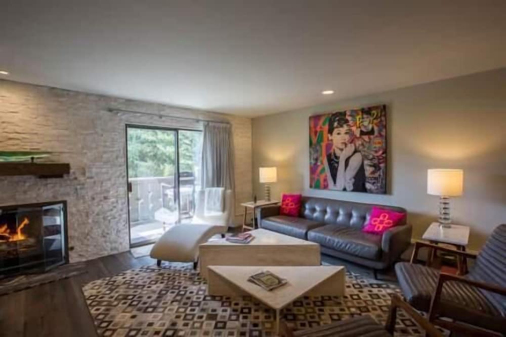 Condo, 2 Bedrooms