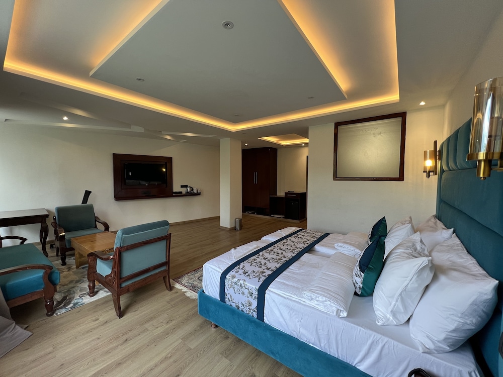 Family Room - Photo 2