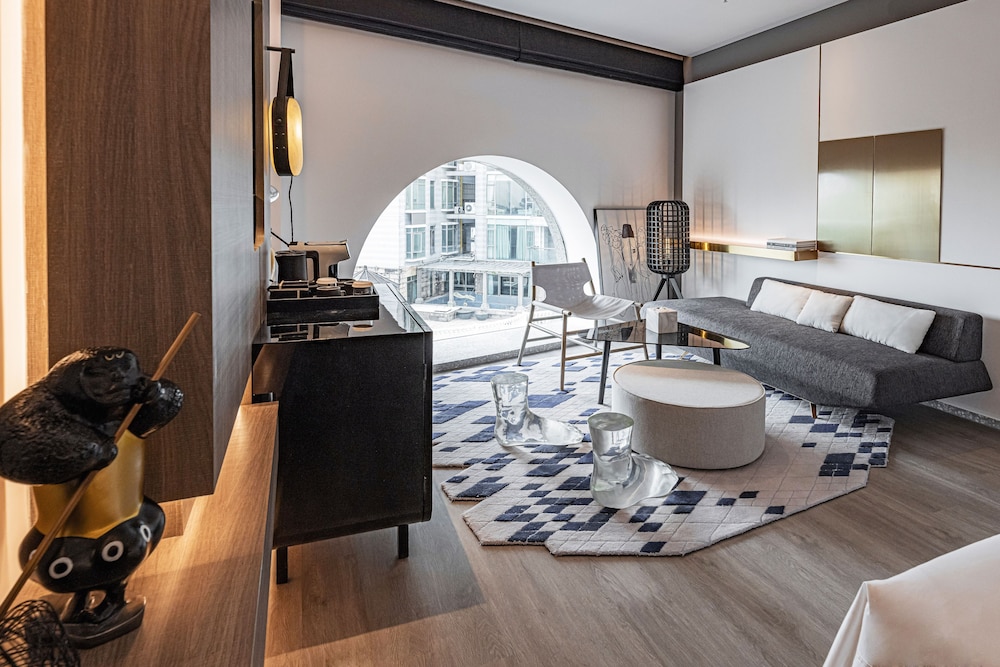 Premier Room