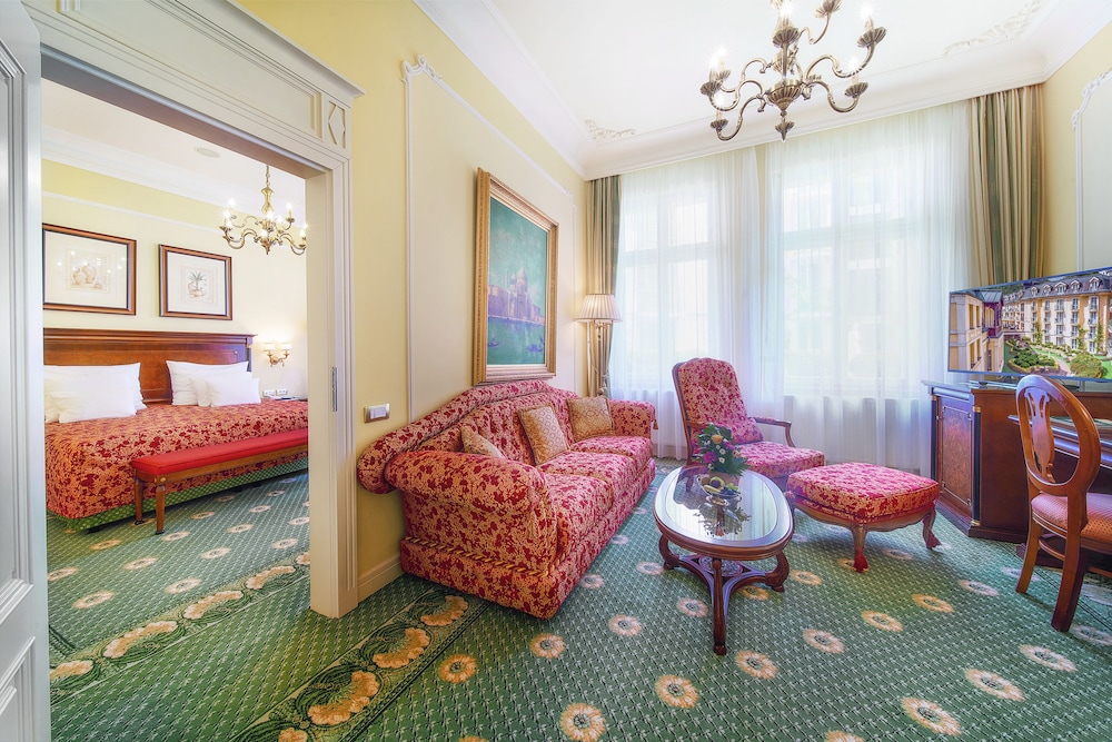 Deluxe Suite (Wellness and Fitness access)