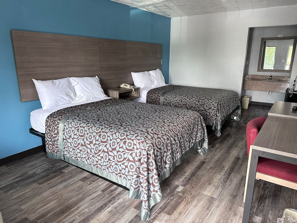 Room, 2 Double Beds, Smoking photo 1