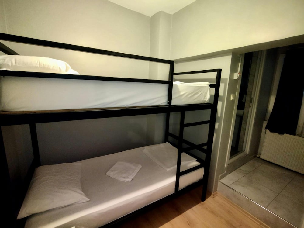 Twin Room with Bathroom photo 2