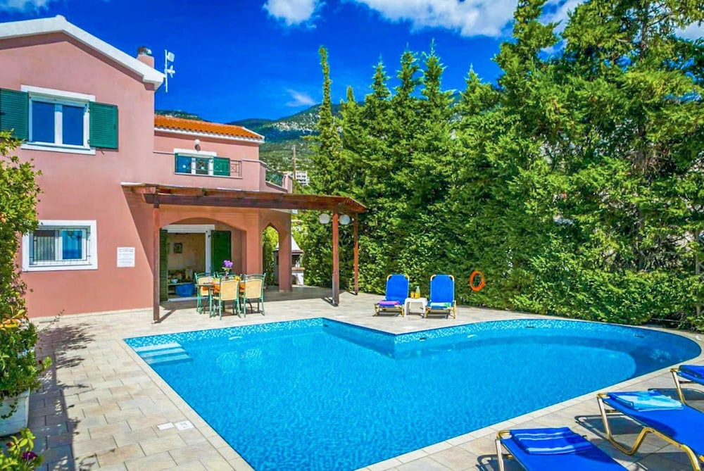 Villa photo 1