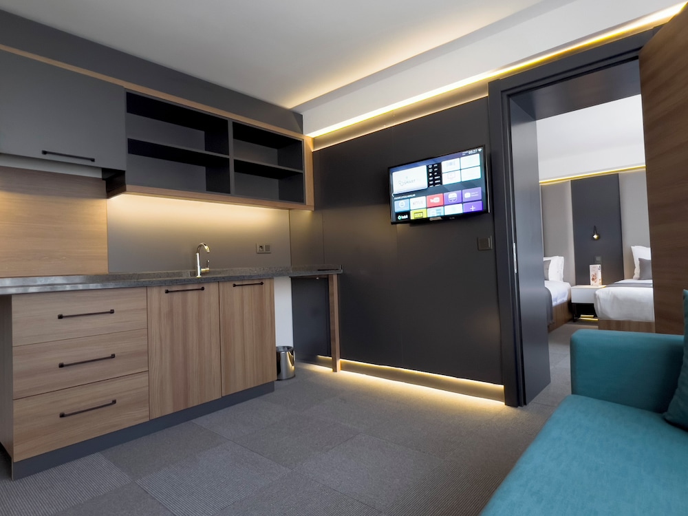 Royal Room, 2 Bedrooms, City View - Photo 3