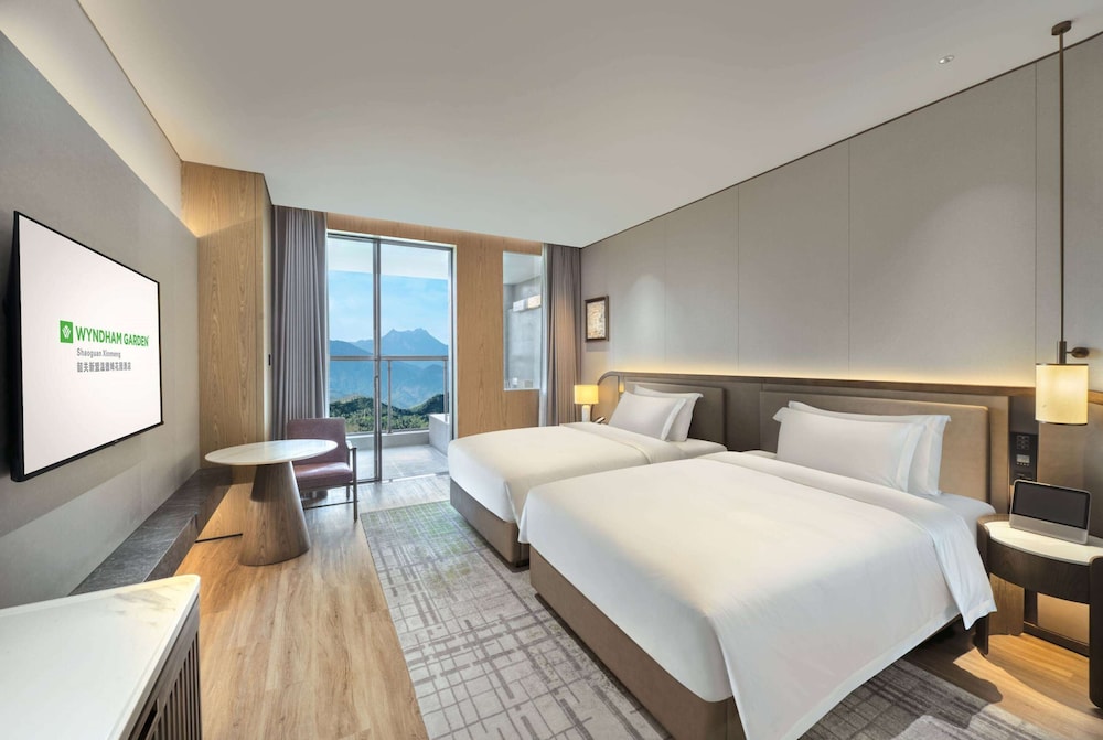 Room, Multiple Beds, Non Smoking, Mountain View (Hot Spring Pool)