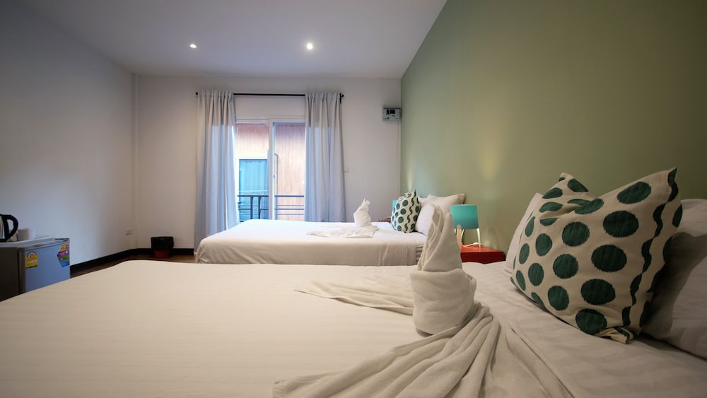 Standard Quadruple Room, Pool View