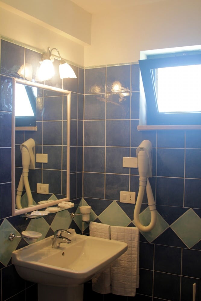 Double Room - Photo 5