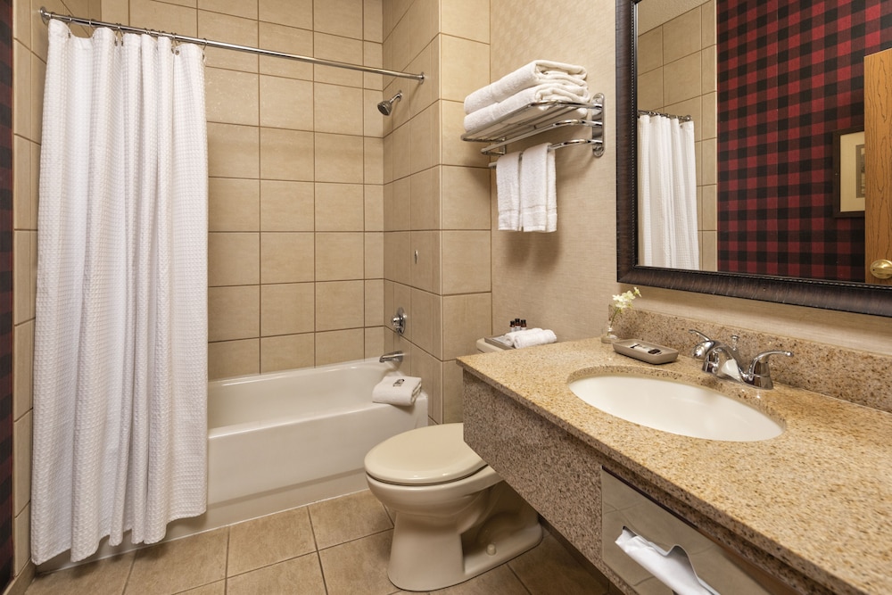 1 King, 1 Queen Loft Suite with Kitchen photo 2