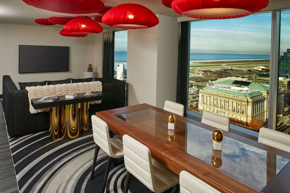 Suite, 1 King Bed, Accessible (Rock and Roll w/Roll in Shwr) photo 3