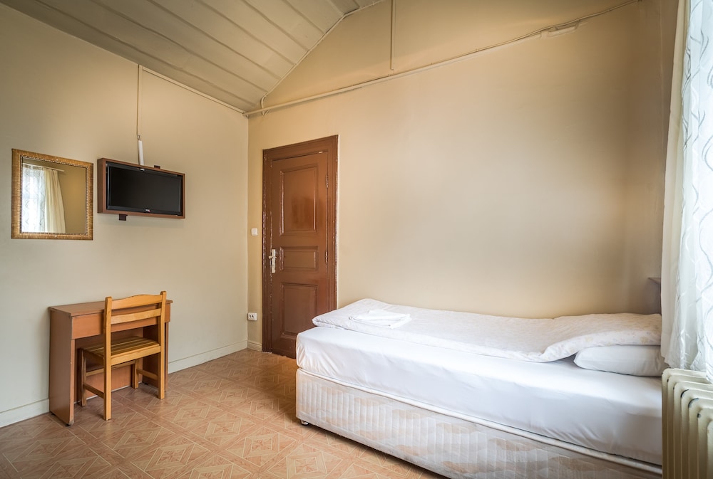 Standard Single Room, Shared Bathroom photo 1