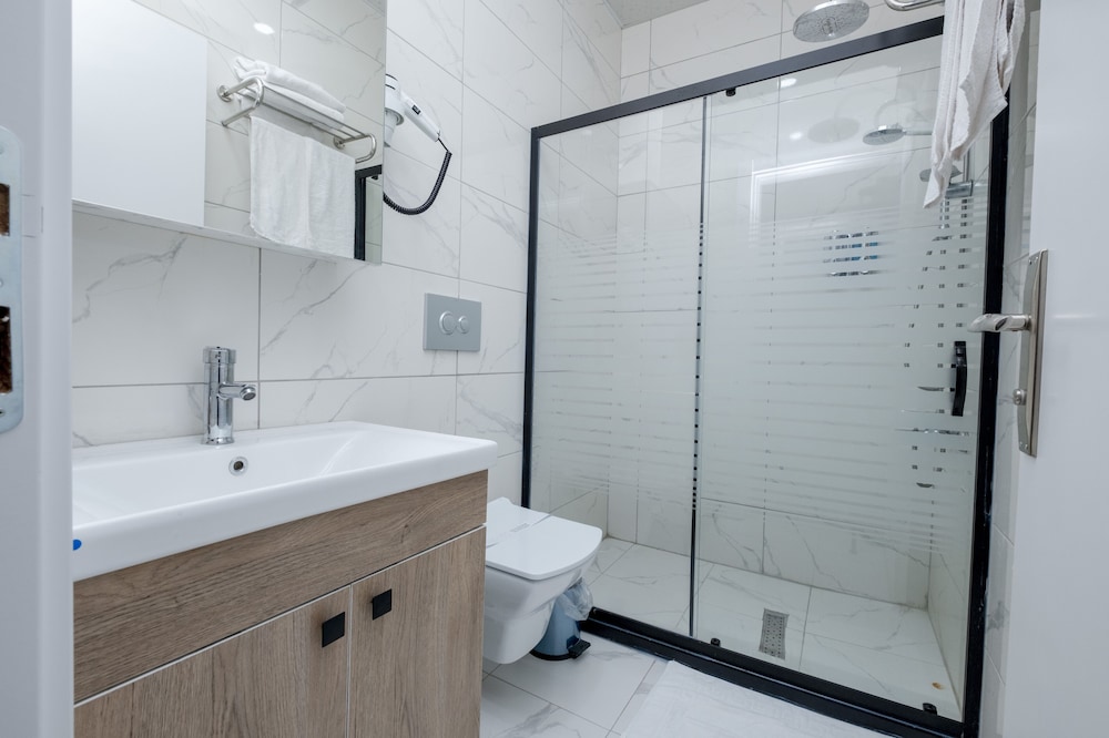 Deluxe Double Room - Photo 11