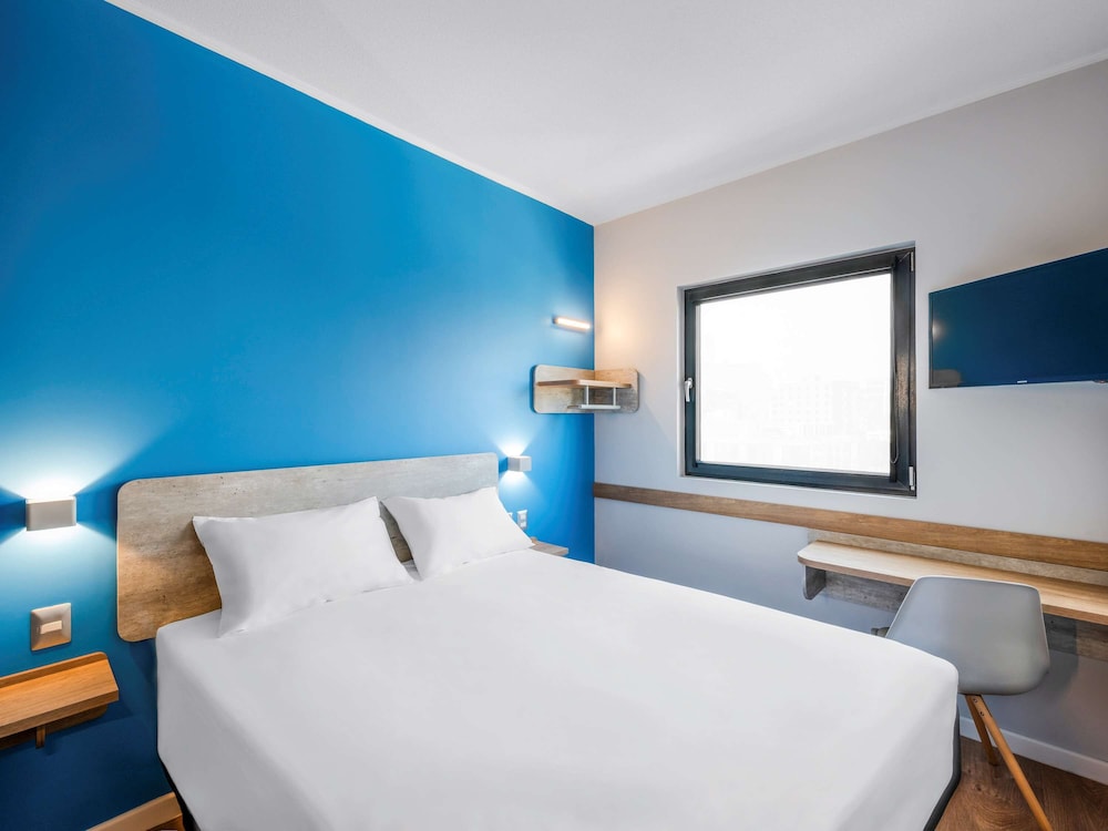 Standard Room, Multiple Beds - Photo 3