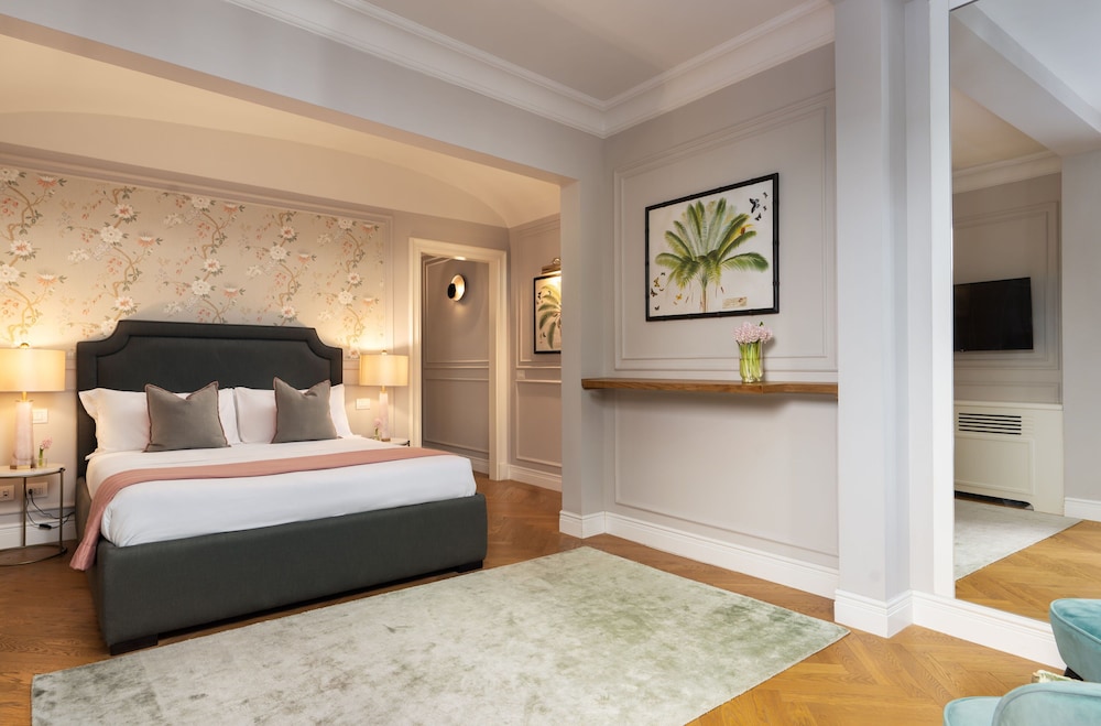 Luxury Apartment photo 2