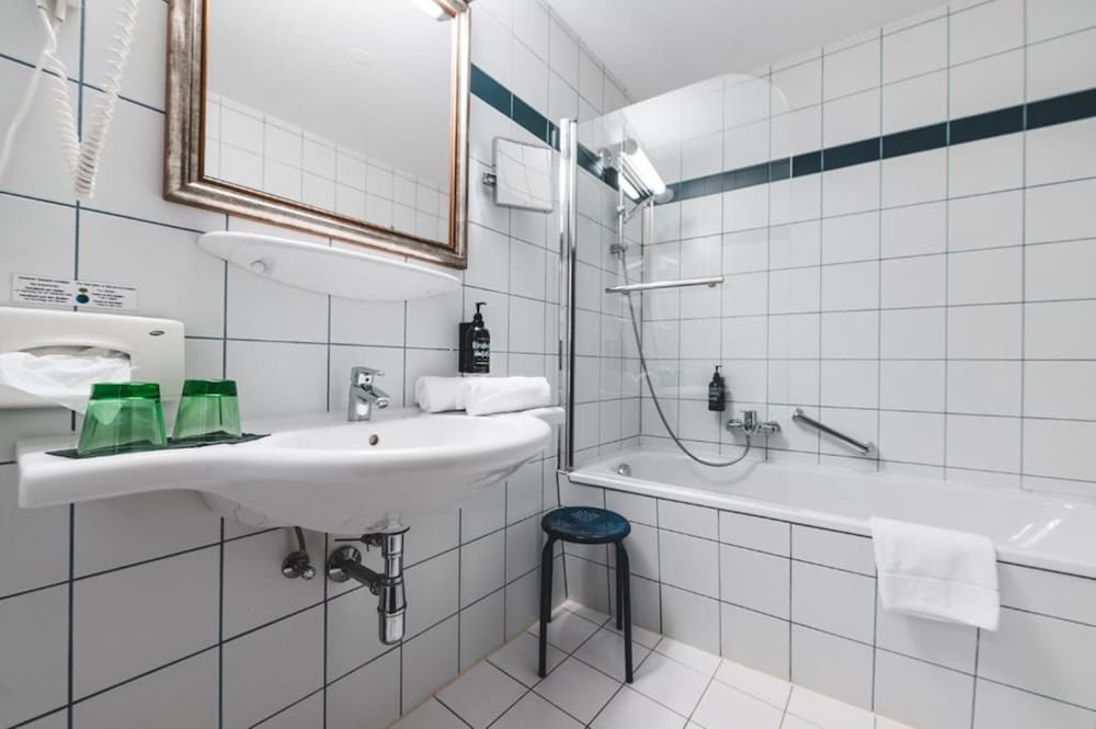Suite, City View - Photo 10