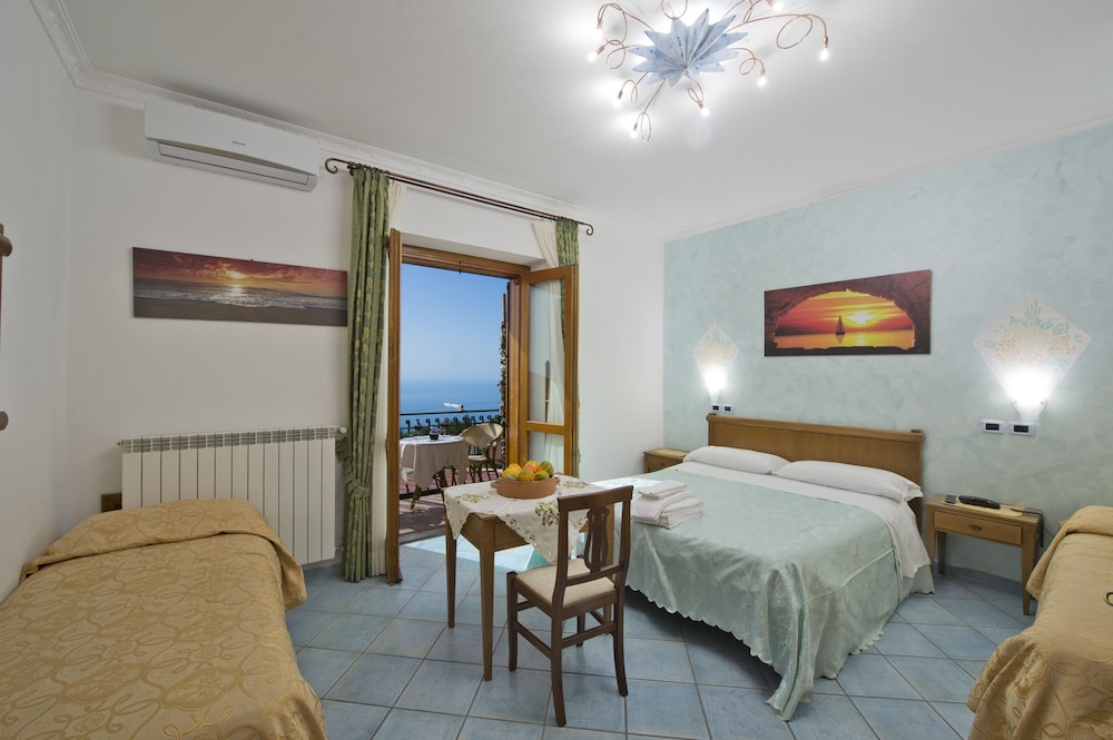 Quadruple Room, Sea View photo 1