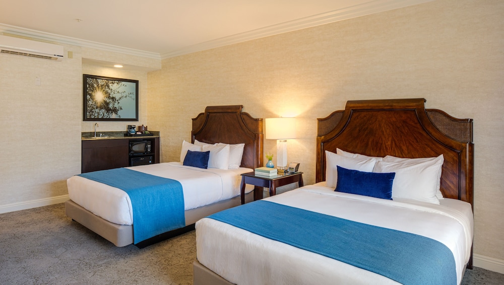 2 Queen Studio Suite - Photo 2
