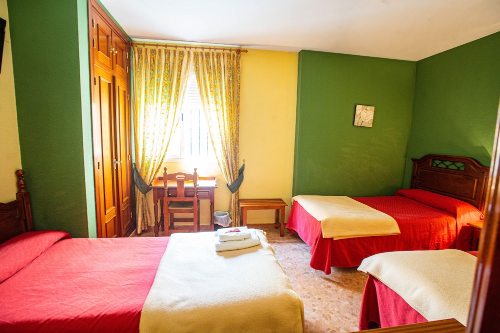 Classic Triple Room - Photo 3