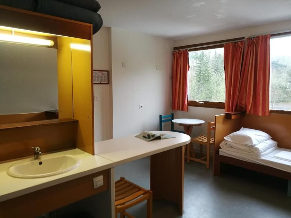 Shared Dormitory, Men Only