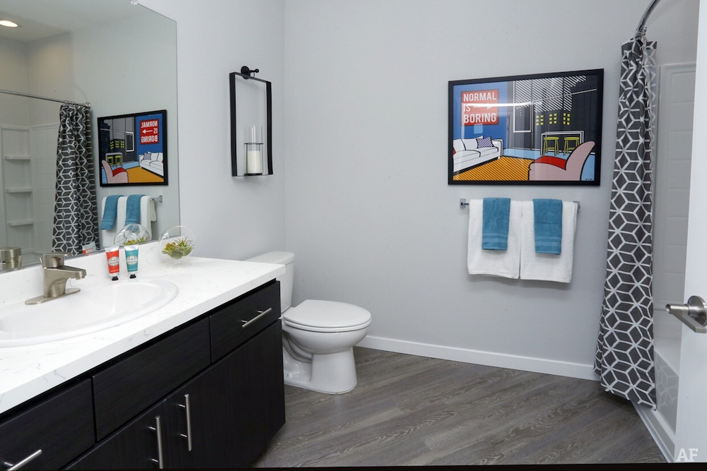 Luxury Condo, 1 Bedroom photo 2