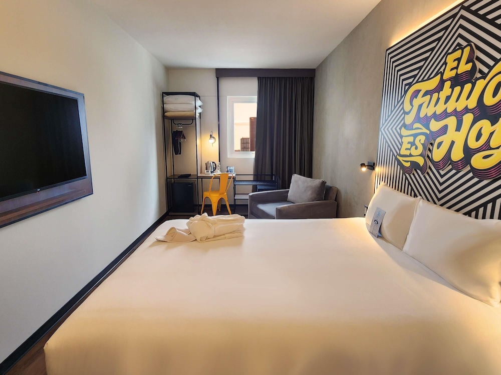 Standard Room, Multiple Beds - Photo 6