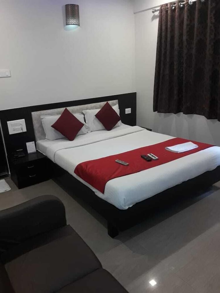 Deluxe Double Or Twin Room, Non Smoking, City View photo 3