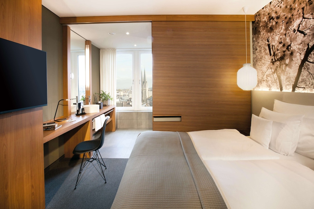 Room, 1 King Bed, Courtyard View