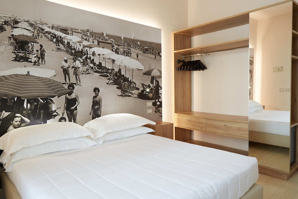 Double Room, Balcony, City View photo 2