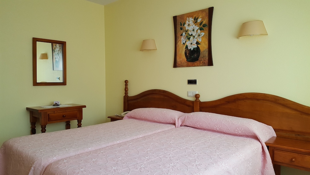 Double Room (2 Beds) photo 2
