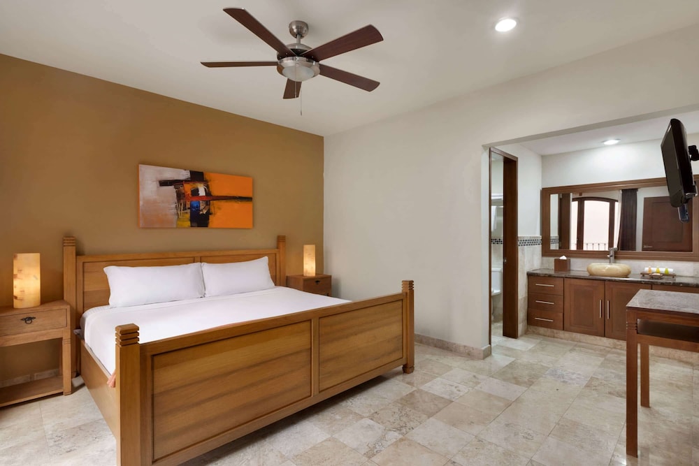 Suite, 2 Bedrooms (Master) - Photo 11