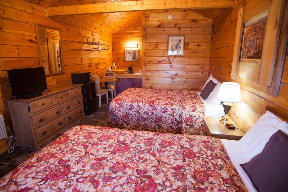Standard Cabin, 2 Double Beds photo 3