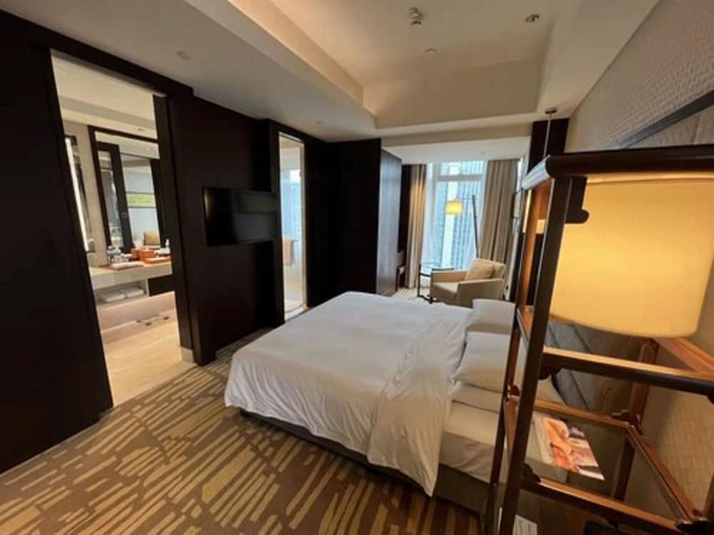 Regency, Suite, 1 King Bed photo 3