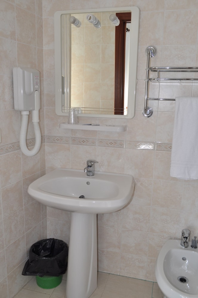 Standard Double Room - Photo 5